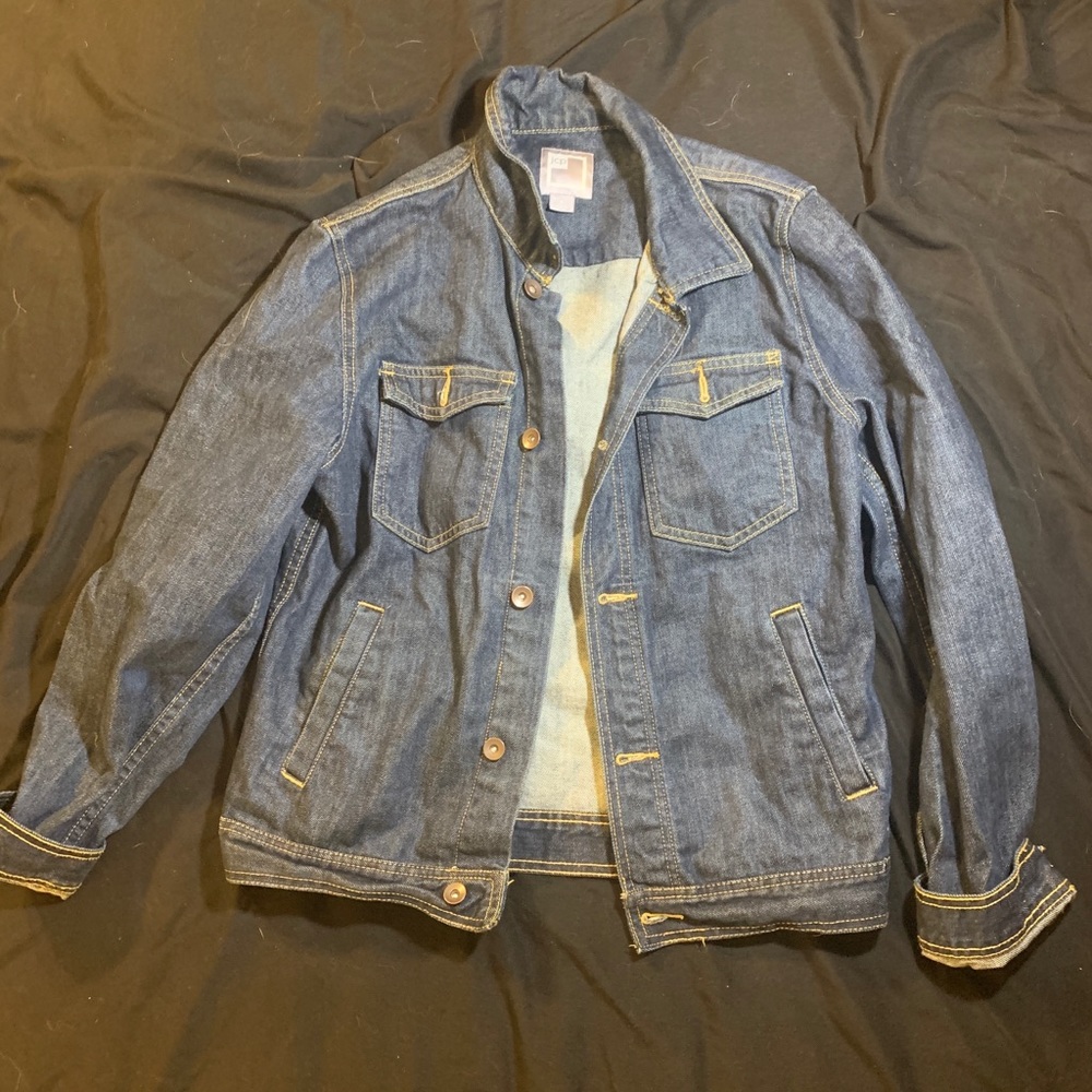 Men’s dark jean jacket